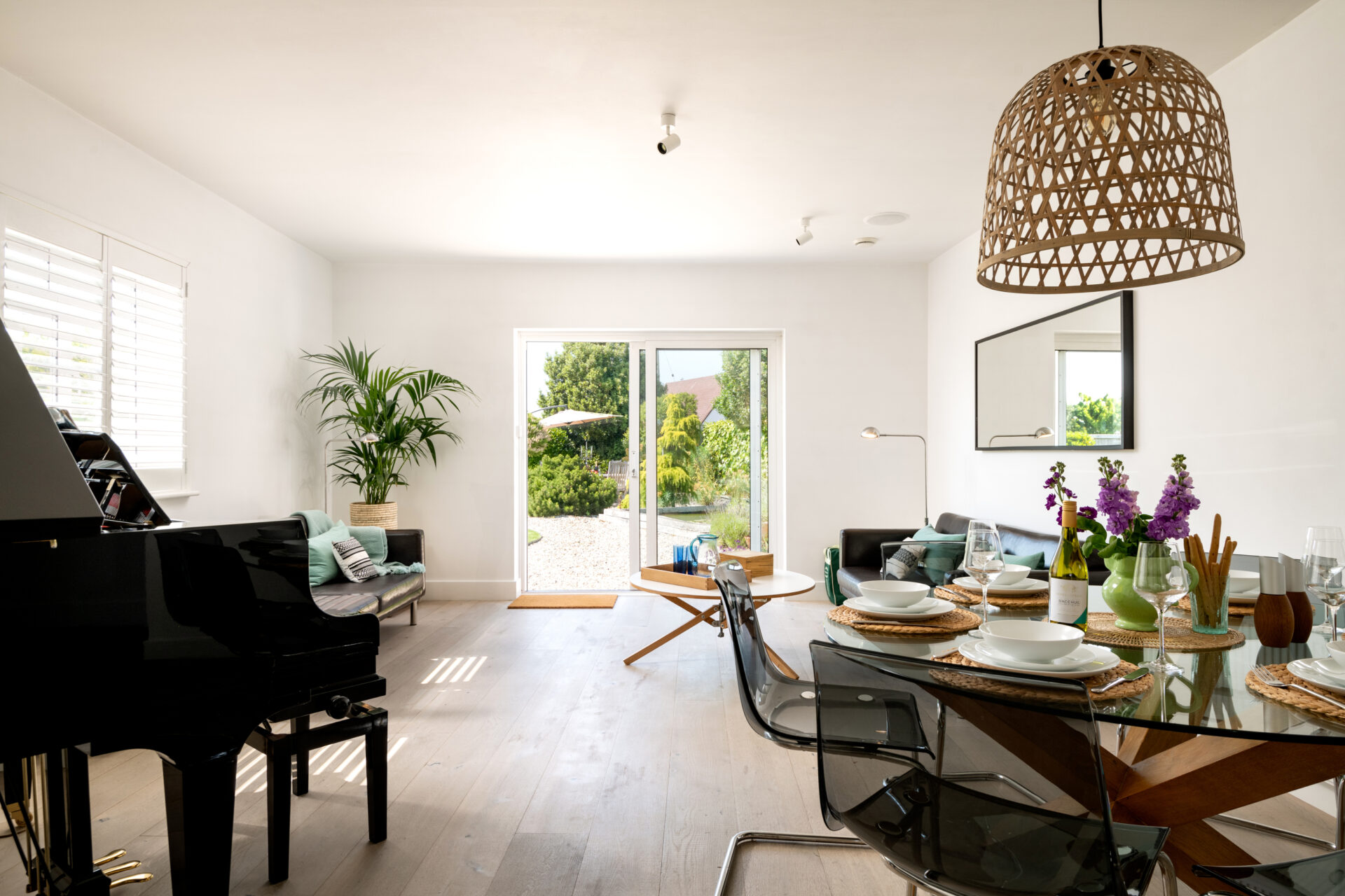 The Studio Holiday Cottage @ Pevensey Bay - Kawai GL10 Baby Grand Piano & Dining area