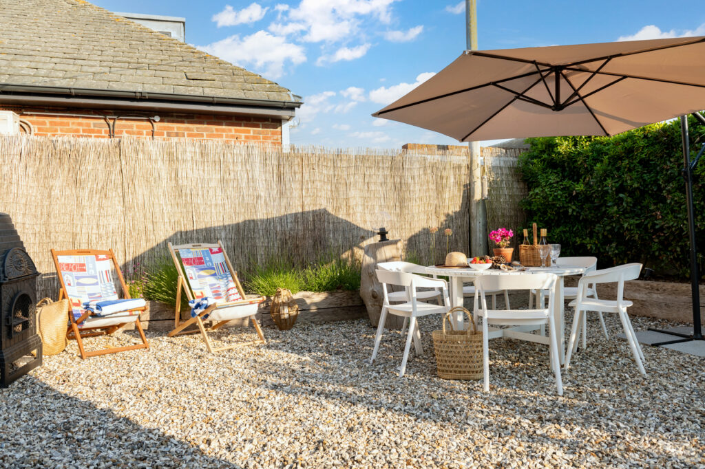 The Studio Holiday Cottage @ Pevensey Bay - Dining area outside the Kitchen